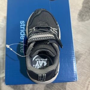 Stride rite toddler tennis shoes 4.5W